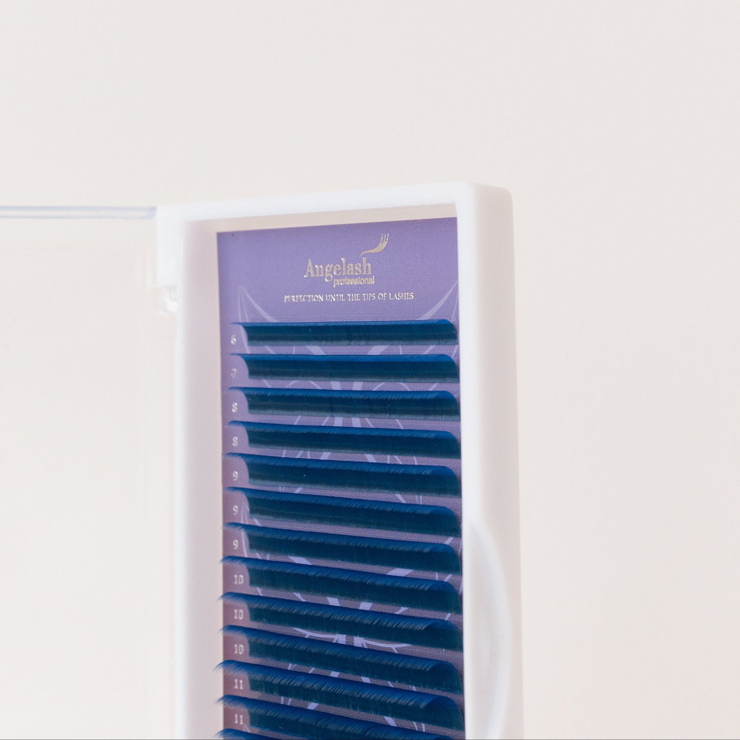 Angelash_blue_lash_tray_in_white_case