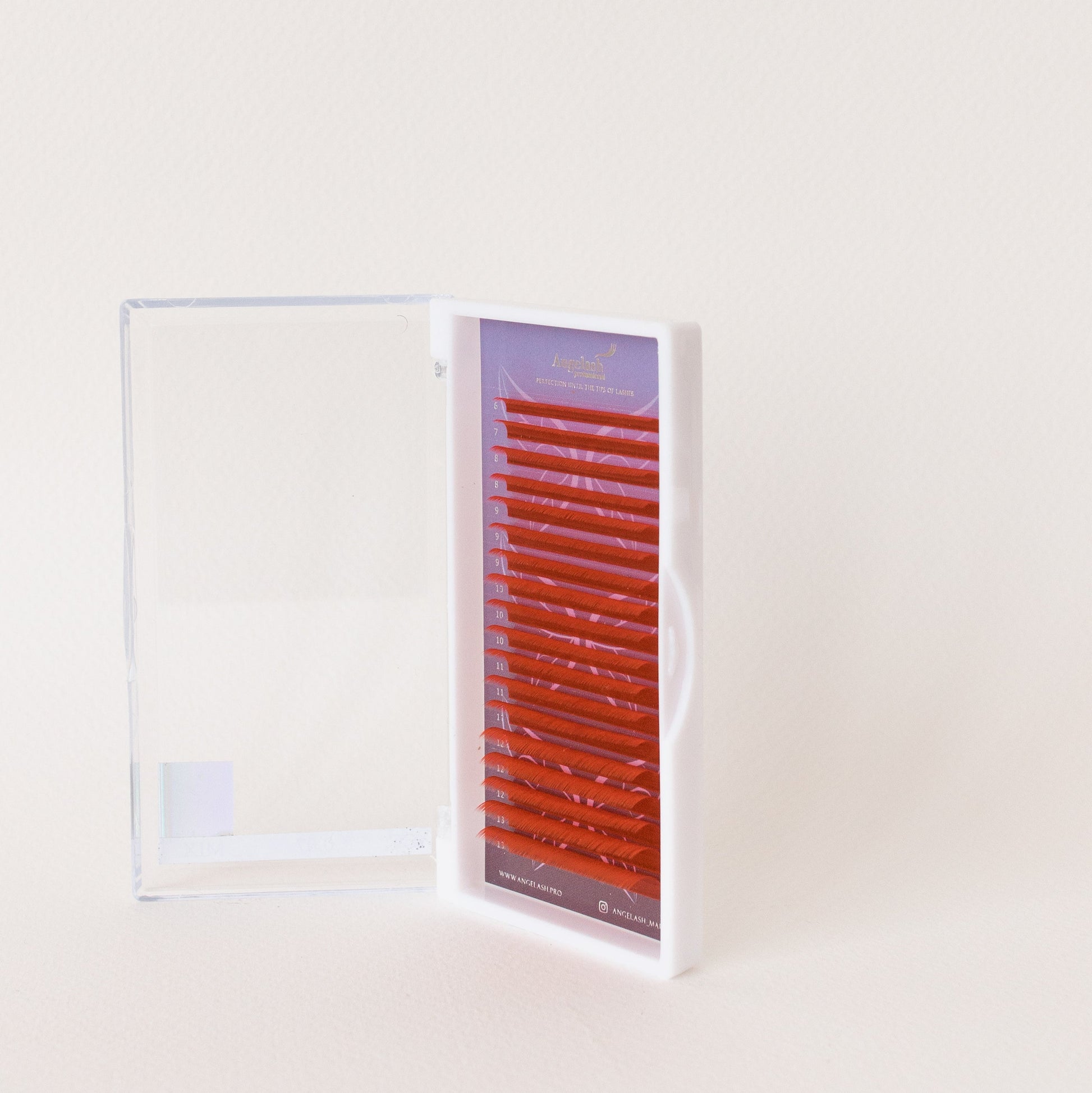 Angelash_red_colored_eyelash_extensions_in_tray