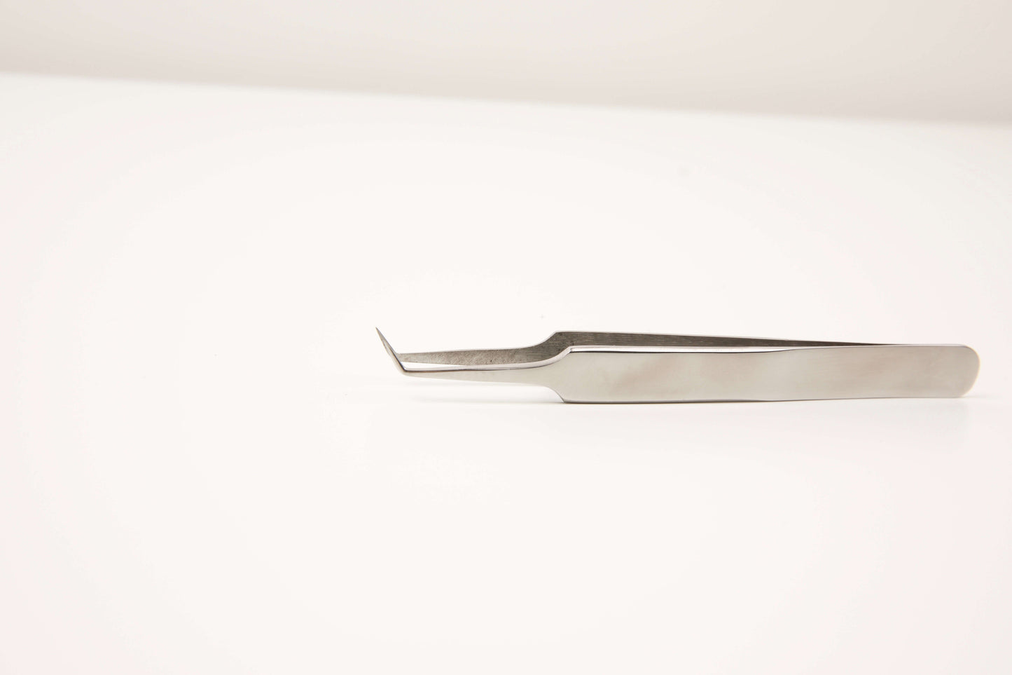 Mini L tweezer for volume eyelash extensions (5 mm tip)