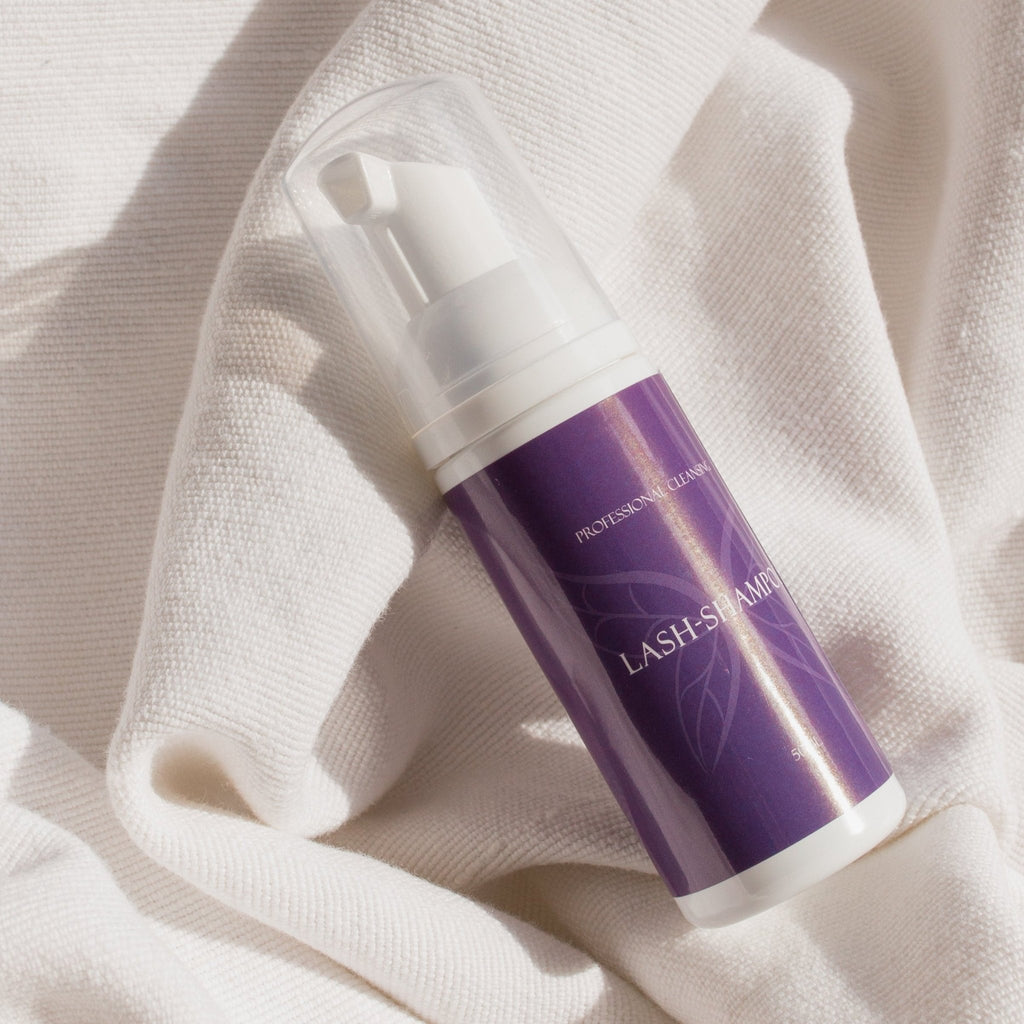 Oil free lash shampoo for eyelash extension aftercare