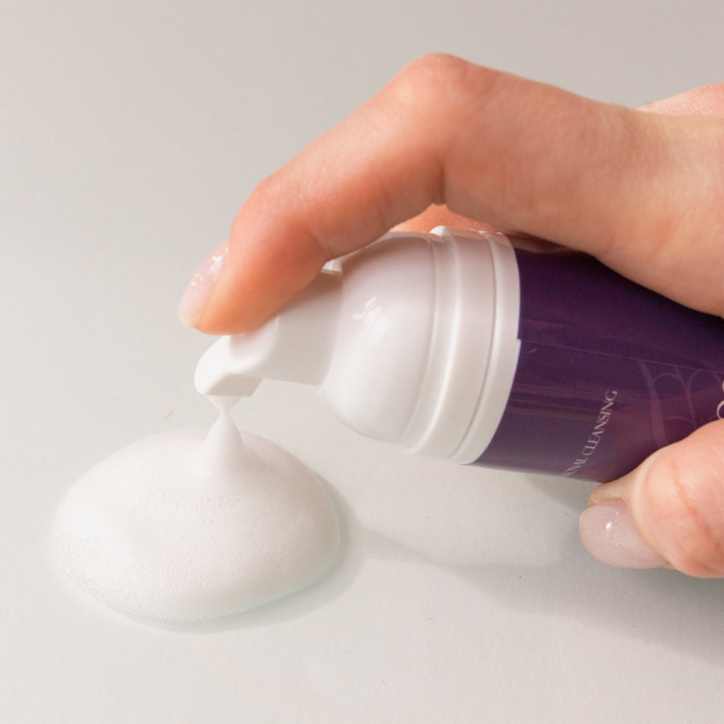 Foaming lash cleanser with washing brush included