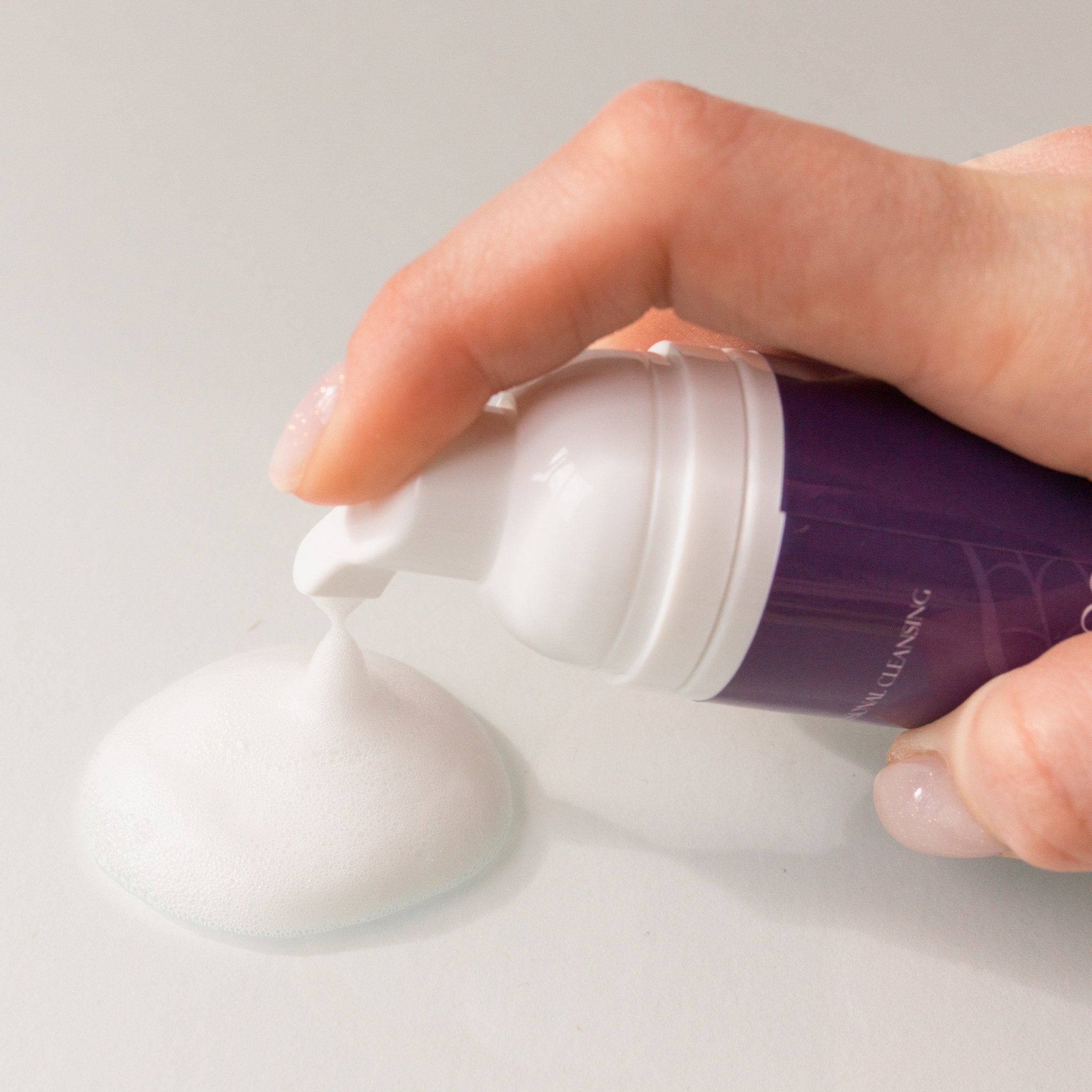 Foaming lash cleanser with washing brush included