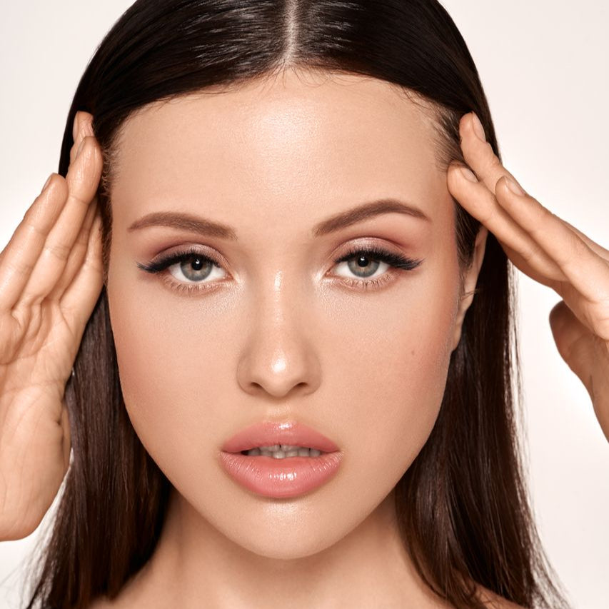AngeLash_model_showing_beautiful_eyelash_extensions